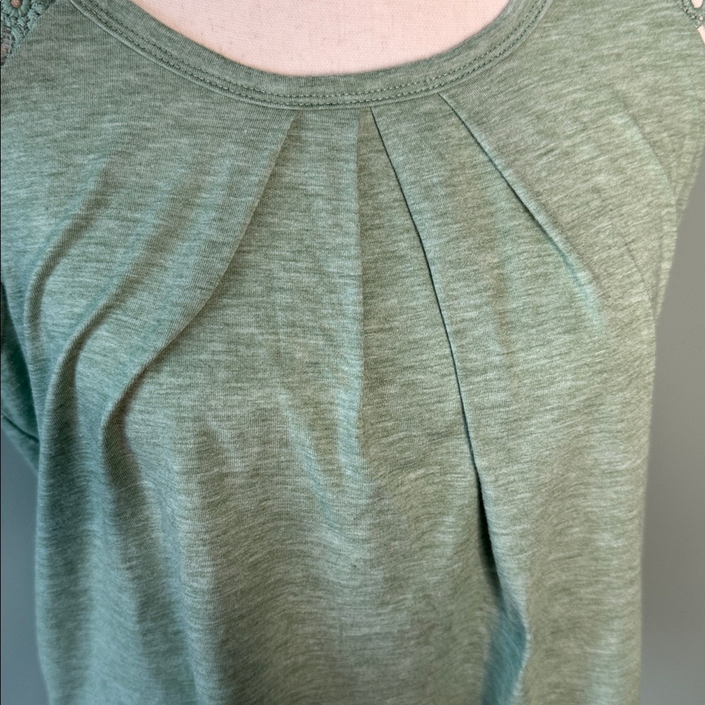 Lace sleeve T-shirt - Picture 3 of 6